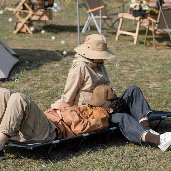 Lit de camp pour profiter du soleil